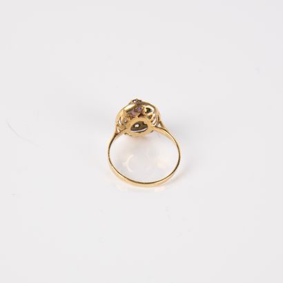 Oval-shaped ring in silver and 18-carat (750...