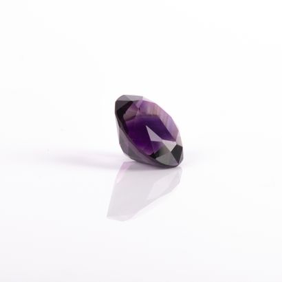 Améthyste sur papier, taille ronde
8,30 ct
Boîte...