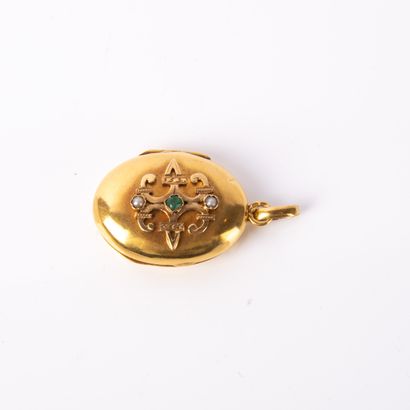 Reliquary pendant in oval yellow gold holding...