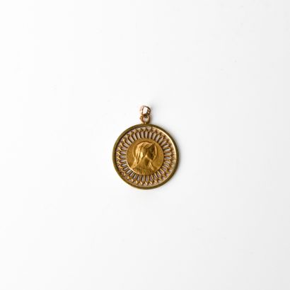 Médaille de la Vierge en or jaune 18 carats...
