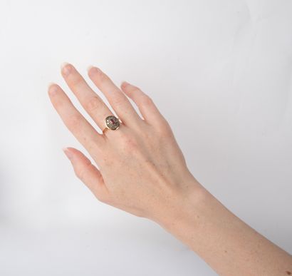 Oval-shaped ring in silver and 18-carat (750...