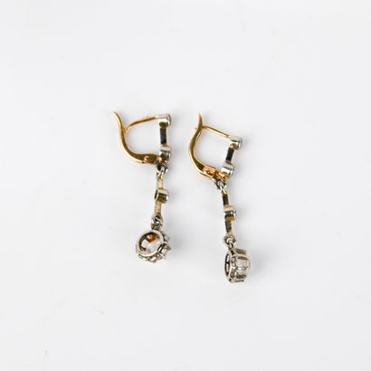 Pair of articulated pendant dormeuses in...