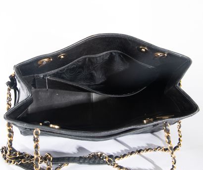 CHANEL, 
Quilted leather shoulder bag
Double...