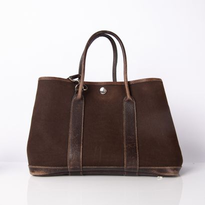 HERMES
Garden party bag in brown fabric and...