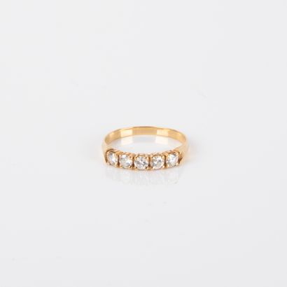 Half wedding ring set with 5 modern-cut diamonds...