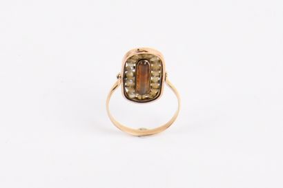 Pink gold (750°/00) ring with rocking bezel
The...