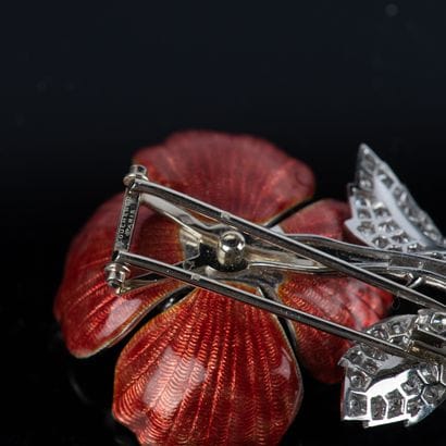 From the House of BOUCHERON
Clip brooch signed...