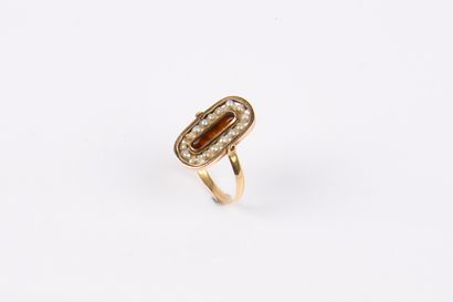Pink gold (750°/00) ring with rocking bezel
The...