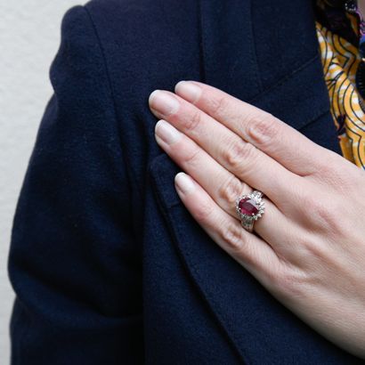 Modern ring, foreign work, centered on a...