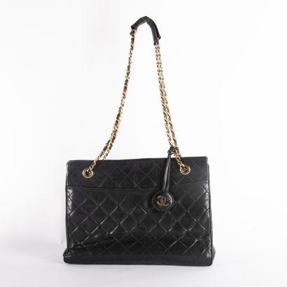 CHANEL, 
Quilted leather shoulder bag
Double...