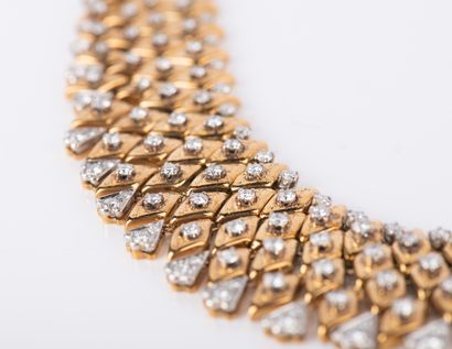 From the House of BOUCHERON
Fully articulated...
