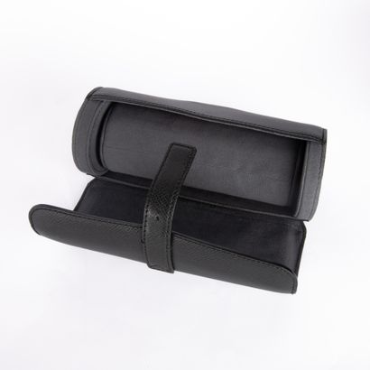 LOUIS VUITTON
Black grained leather watch...