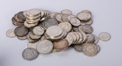Réunion de pièces en argent, comprenant :
-...