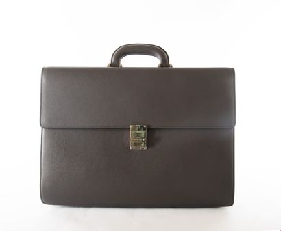 MONTBLANC
cartable serviette en cuir, gris
Bijouterie...