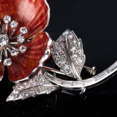 From the House of BOUCHERON
Clip brooch signed...