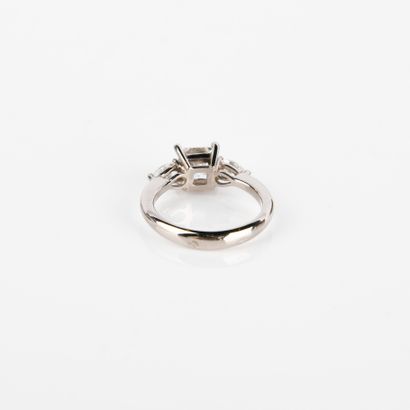 Modern ring centered with a 1.03-carat G/VS2...