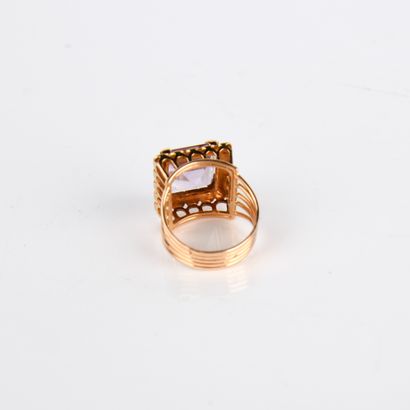 18K (750 thousandths) yellow gold ring centered...