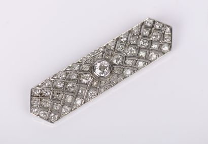 Rectangular Art Deco openwork brooch in platinum...