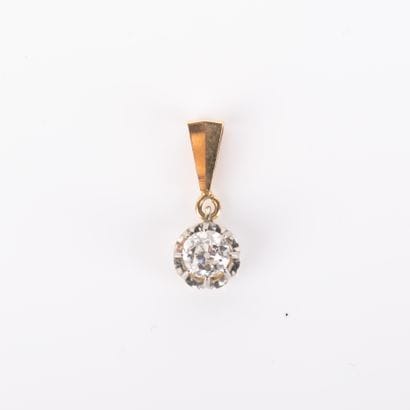 Yellow gold (750°/00) pendant set with a...
