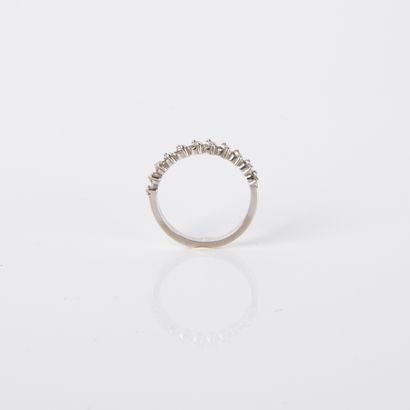 Half wedding band in 18-carat (750 thousandths)...