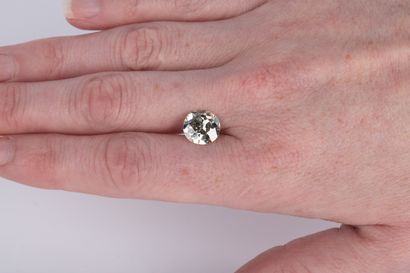 Solitaire set with a 3.99-carat cut diamond,...