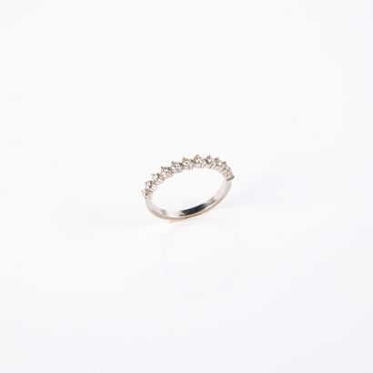 Half wedding band in 18-carat (750 thousandths)...