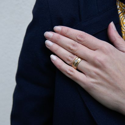 Yellow and white gold (750 thousandths) ring...