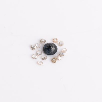 Dans un sachet: lot de 15 petits diamants...