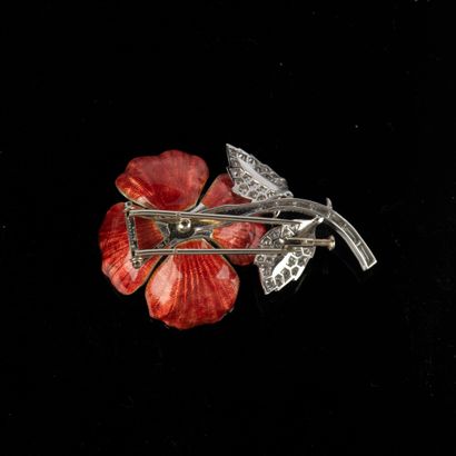 From the House of BOUCHERON
Clip brooch signed...