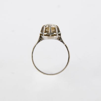 Solitaire ring in platinum and white gold...