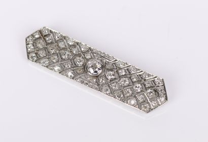 Rectangular Art Deco openwork brooch in platinum...