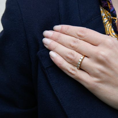 Half wedding ring set with 5 modern-cut diamonds...