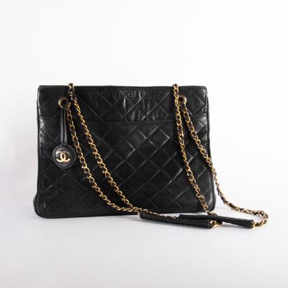 CHANEL, 
Quilted leather shoulder bag
Double...