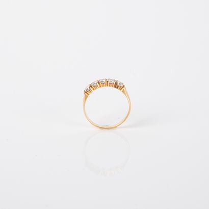 Half wedding ring set with 5 modern-cut diamonds...