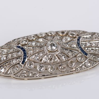 Oval Art Deco brooch with openwork design,...
