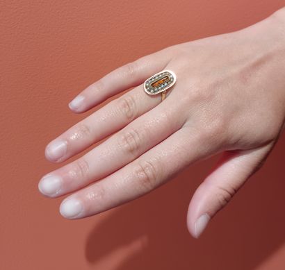 Pink gold (750°/00) ring with rocking bezel
The...