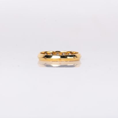 Half wedding ring set with 5 modern-cut diamonds,...