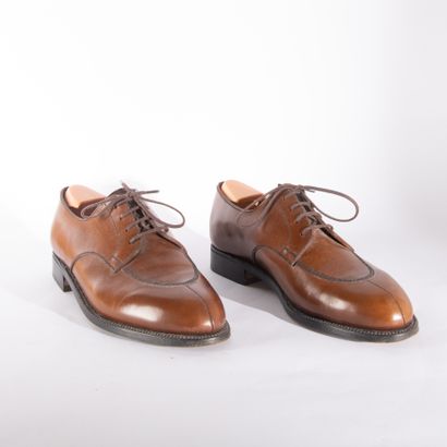 WESTON
Paire de chaussures en cuir marron
Taille...
