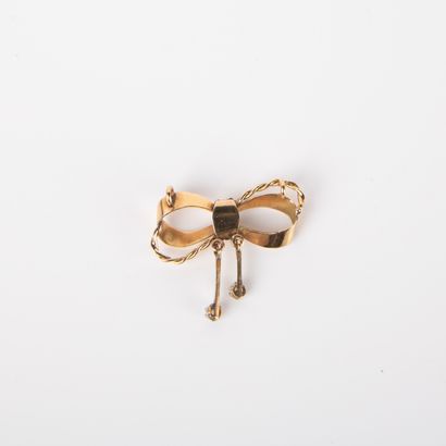 Bow-shaped pendant adorned with two old-cut...