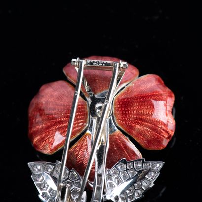 From the House of BOUCHERON
Clip brooch signed...