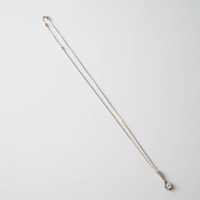 Platinum pendant (850 °/00) holding a line...
