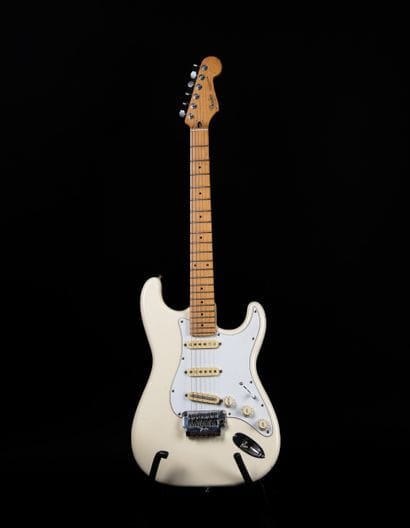 FENDER - Guitare électrique STRATOCASTER...