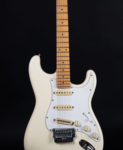 FENDER - Guitare électrique STRATOCASTER...