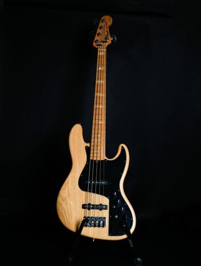 FENDER - Guitare basse électrique MARCUS...