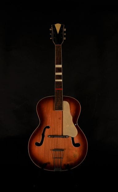 HOYER - Guitare acoustique jazz allemande
Années:...