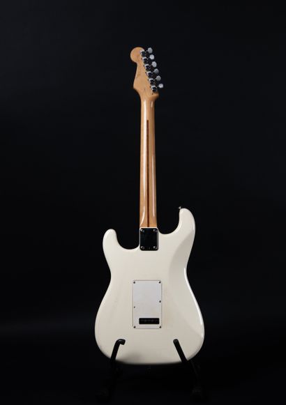 FENDER - Guitare électrique STRATOCASTER...
