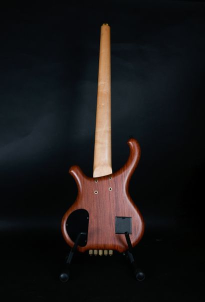 SCHACK - Guitare basse électrique 5 cordes...