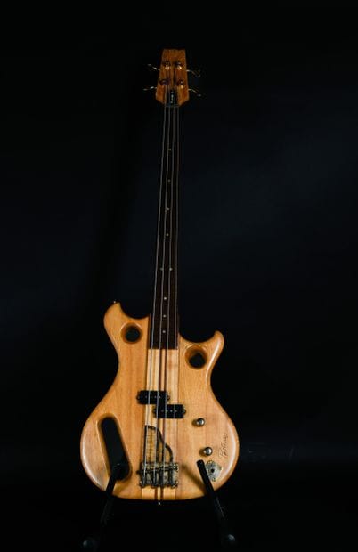WESTONE - Guitare basse électrique fretless...