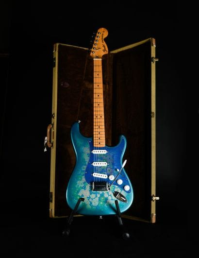 FENDER - Guitare électrique STRATOCASTER...
