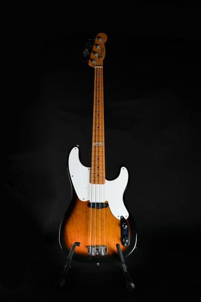 FENDER- Guitare basse électrique 4 cordes...